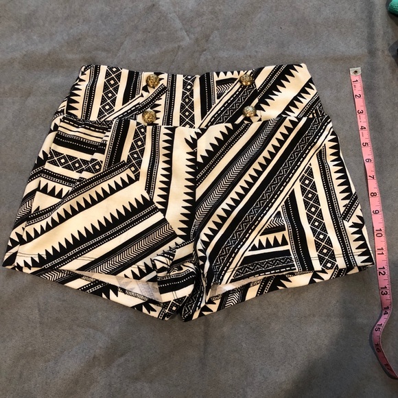 SOLD! Patterned Black/White Highwaisted Shorts - Picture 1 of 5